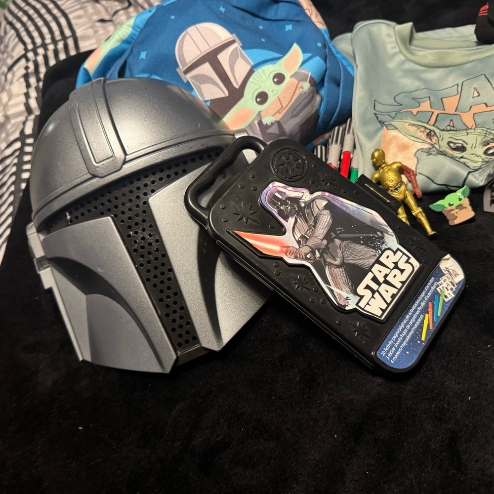 Star Wars Themed Collection with Accessories - Picture 4 of 11